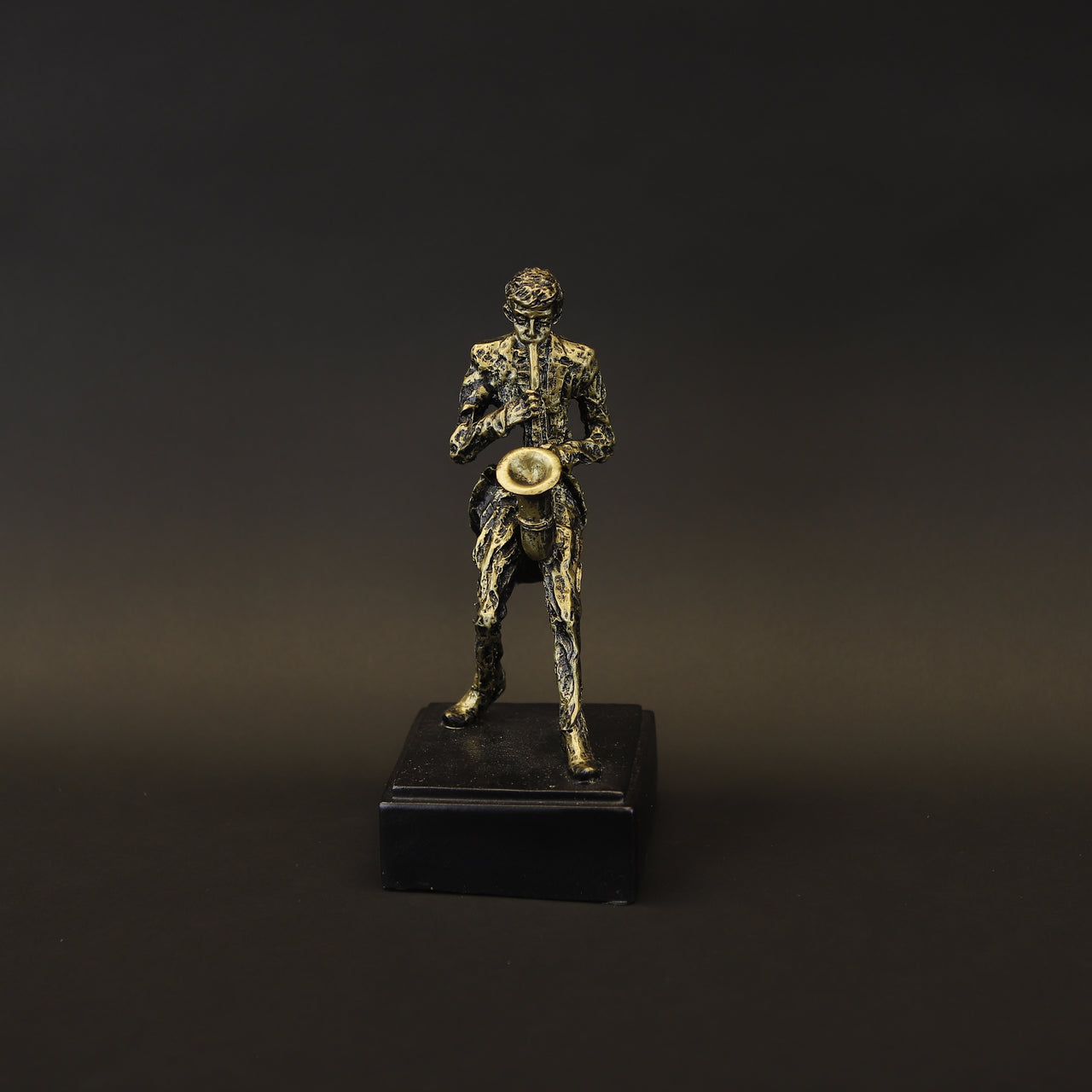 HCHD7808 - Swinging Saxaphone Player
