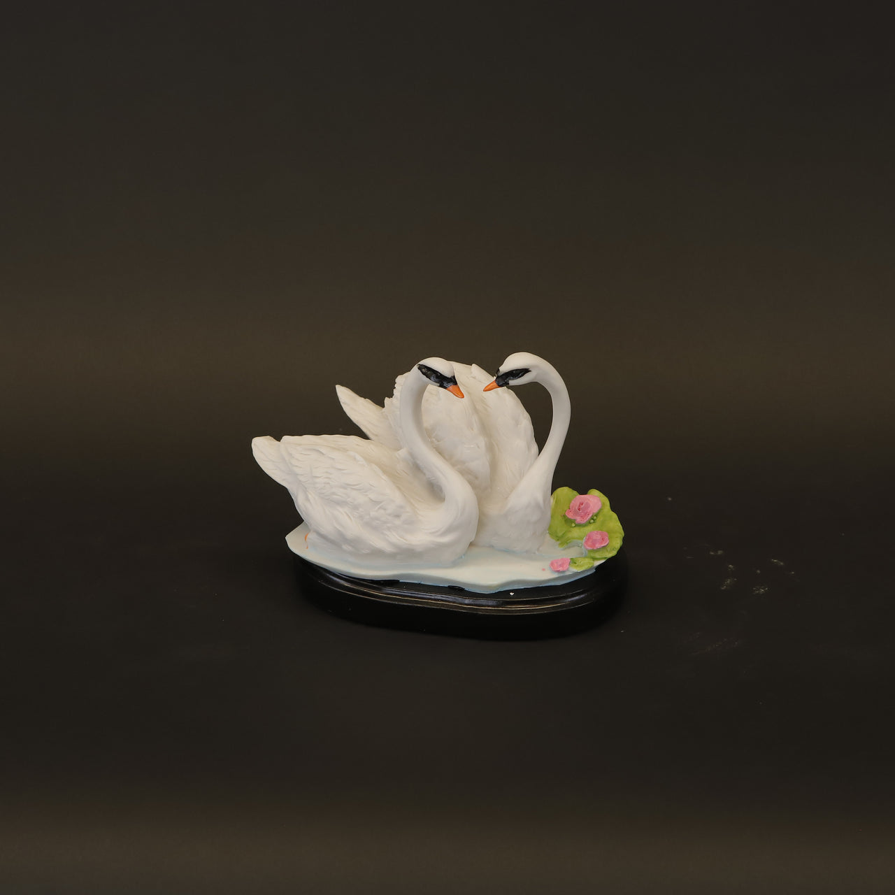 HCHD8231 - White Swans on Base