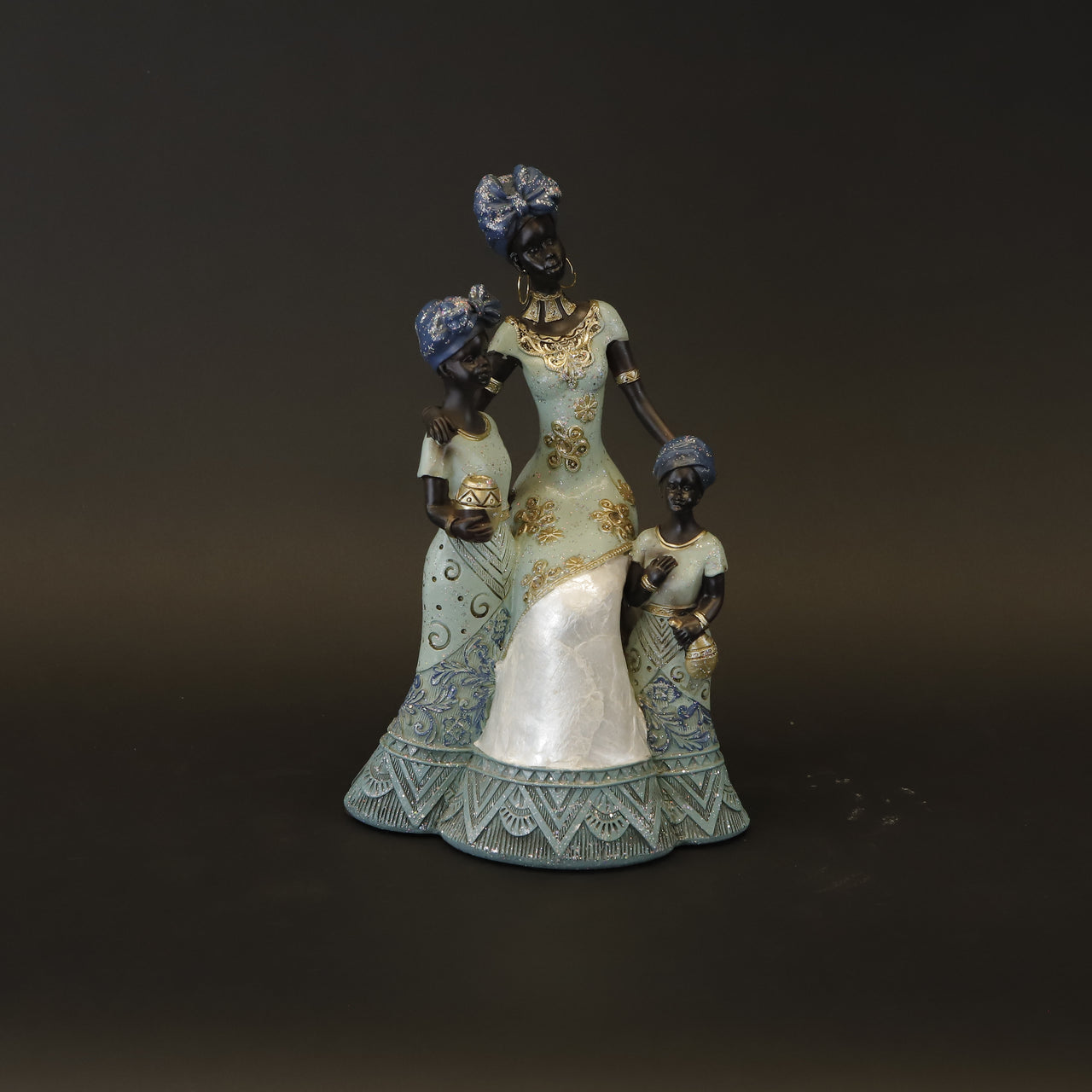 HCHD8253 - Green African Lady & Children