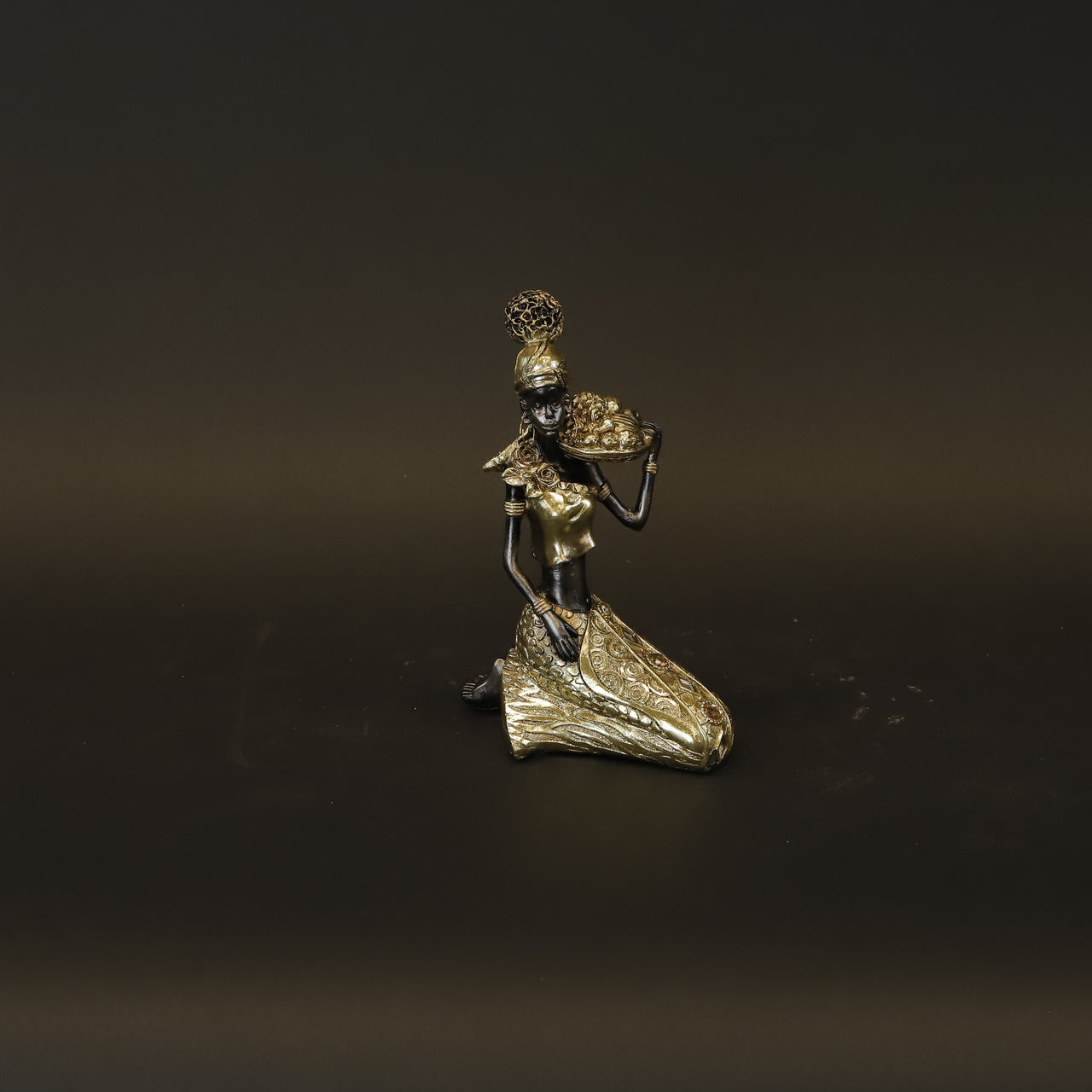 HCHD8260 - Gold Lady Sitting