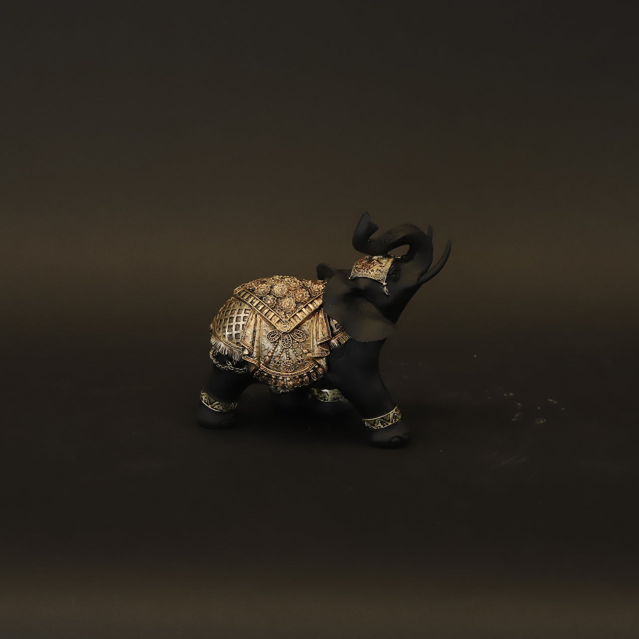 HCHD8273 - S Black Elephant Facing Right
