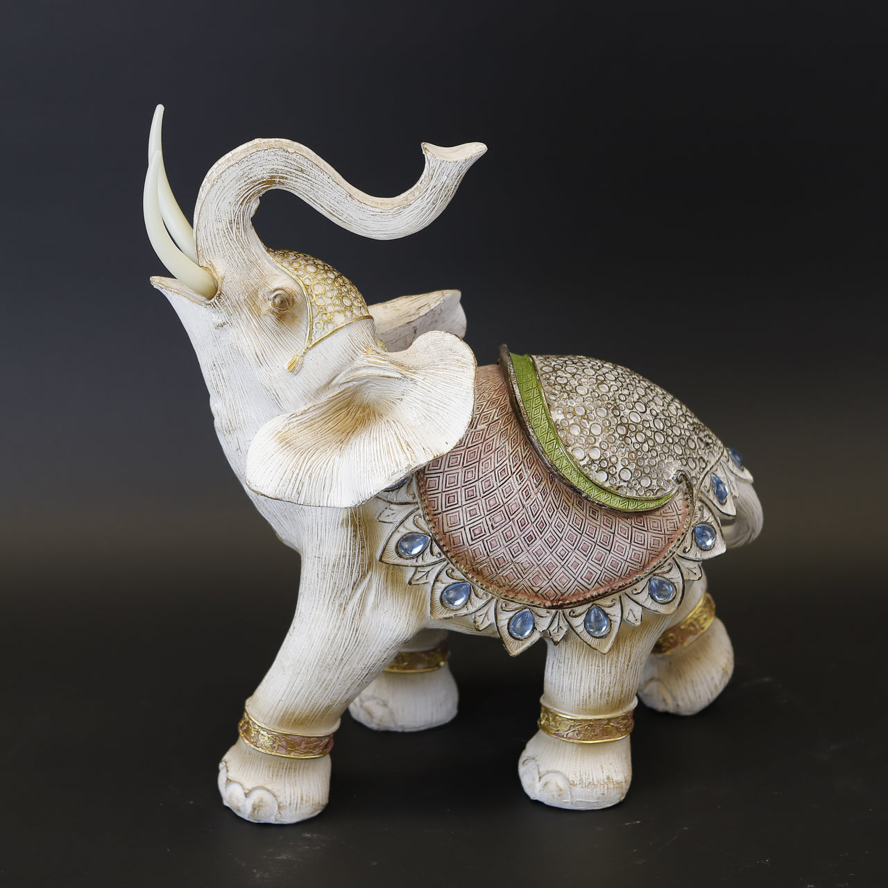 HCHD8276 - L Cream Elephant Facing Left