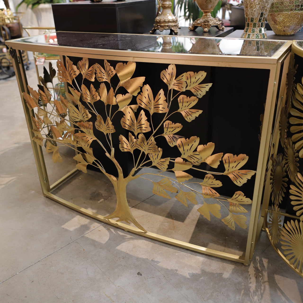 HCHD8480 - Gold Tree of Life Table