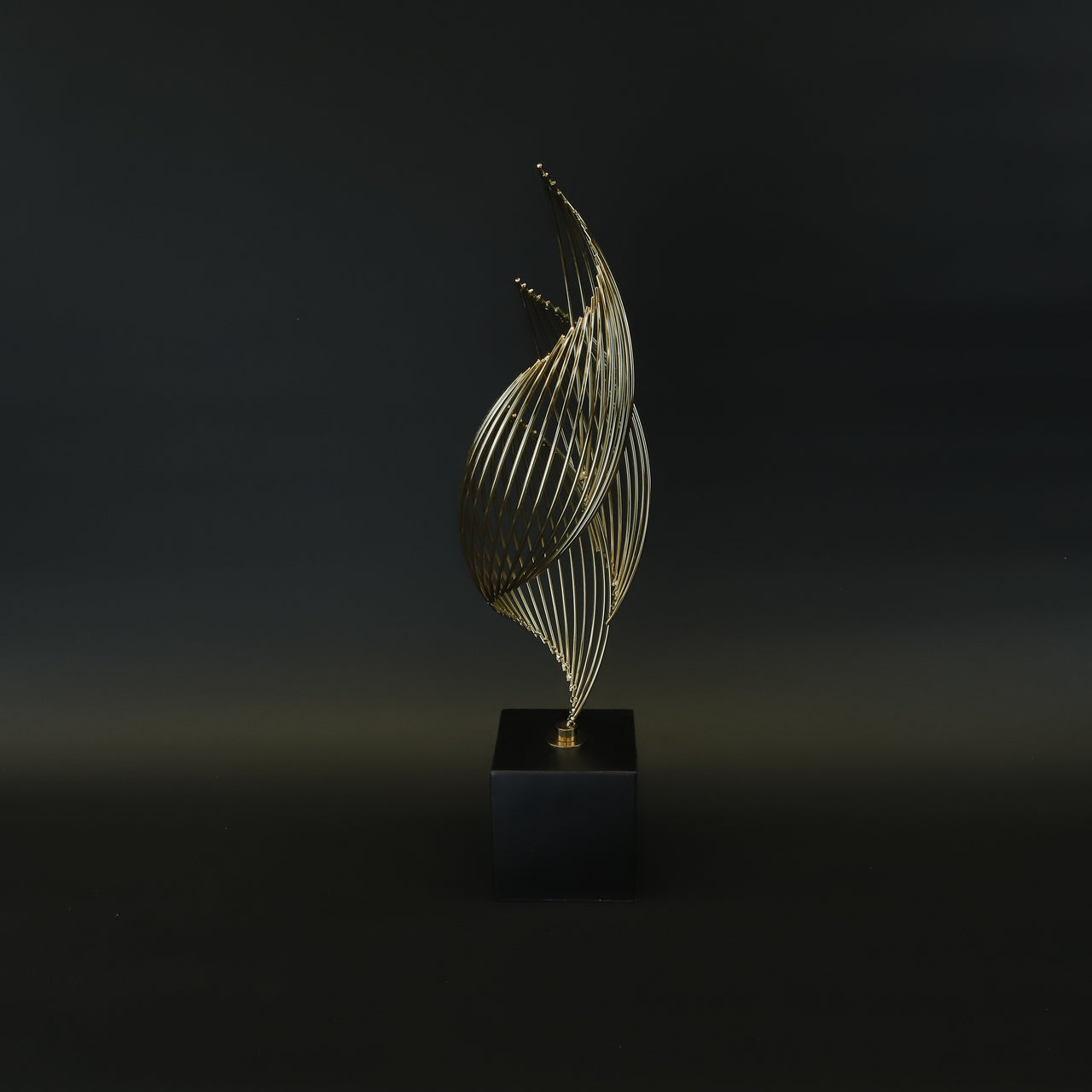 HCHD8755 - M Gold Swirl on Stand