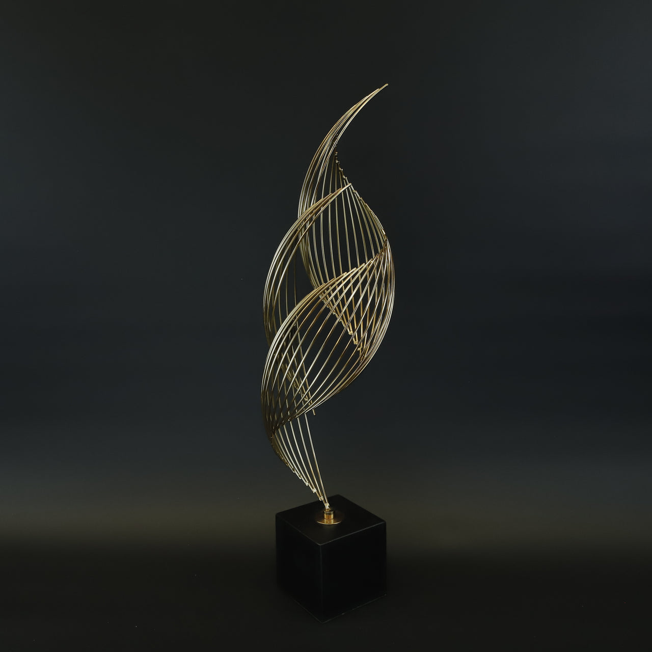 HCHD8756 - L Gold Swirl on Stand
