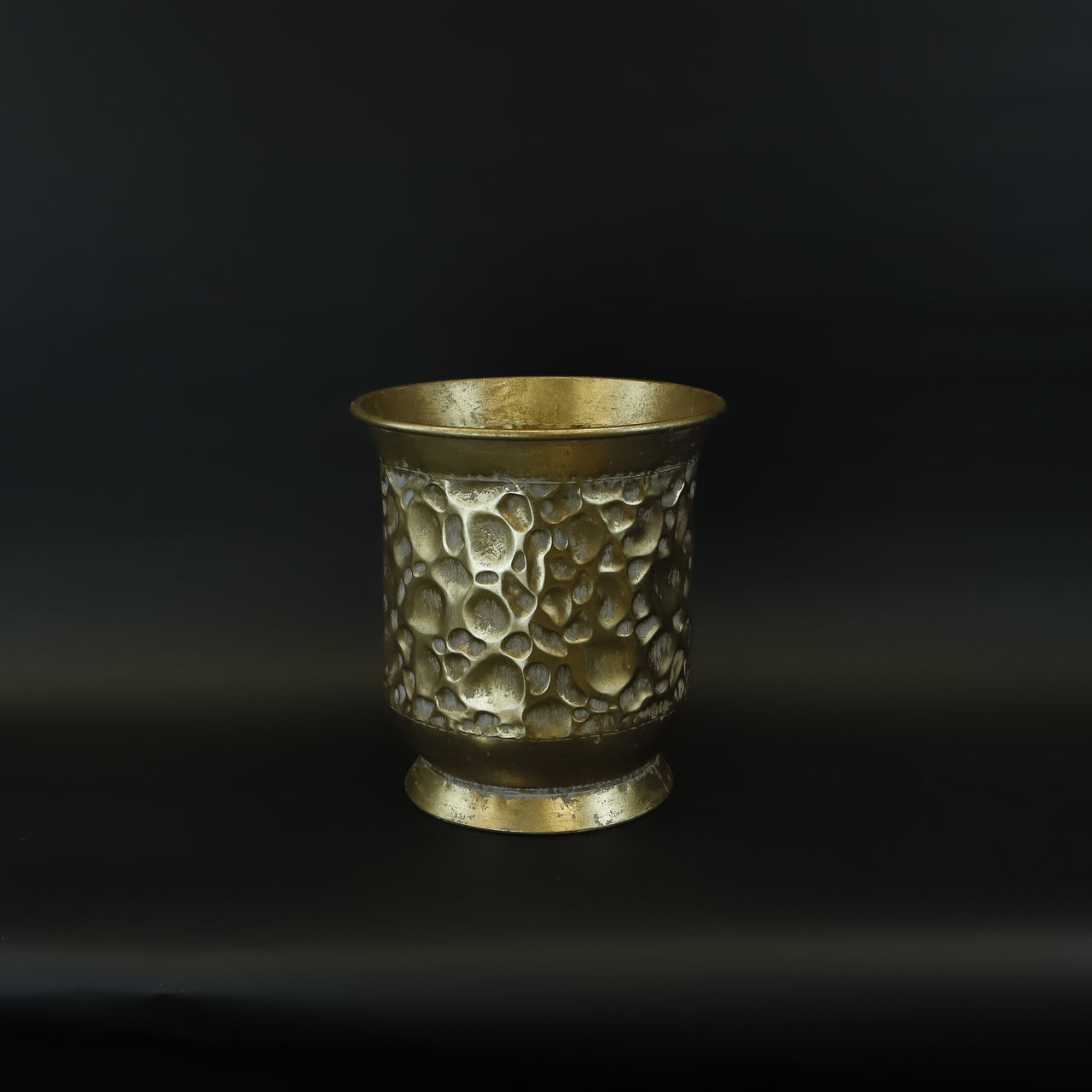 HCHD8818 - M Gold Footed Pot