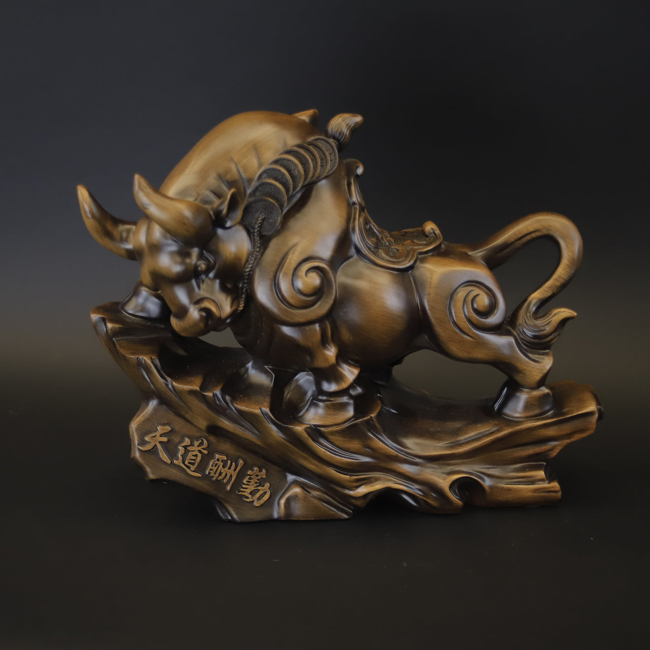 HCHD8867 - Ornate Oriental Bull
