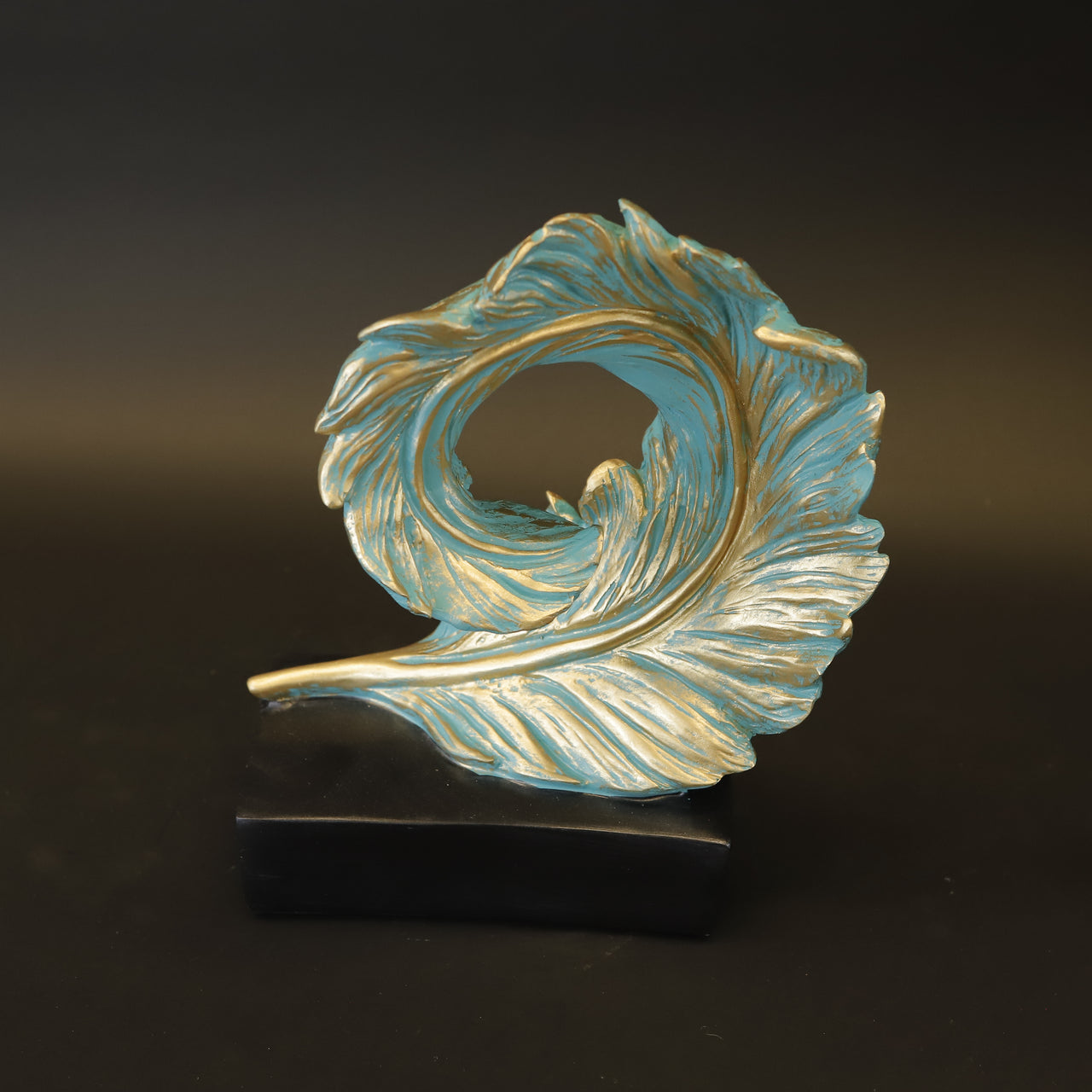 HCHD9065 - Green Curled Leaf Statue