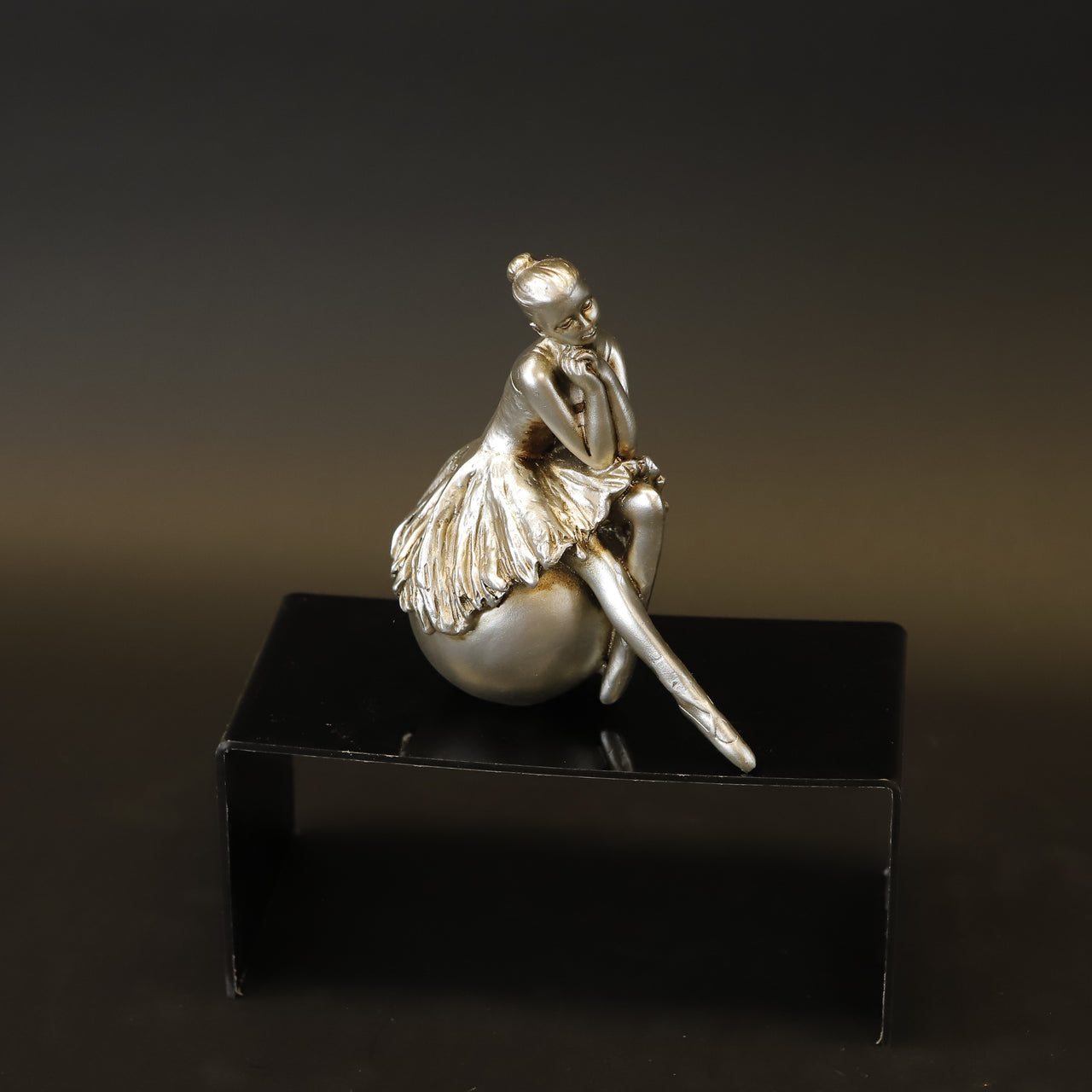 HCHD9079 - Ballerina on Ball