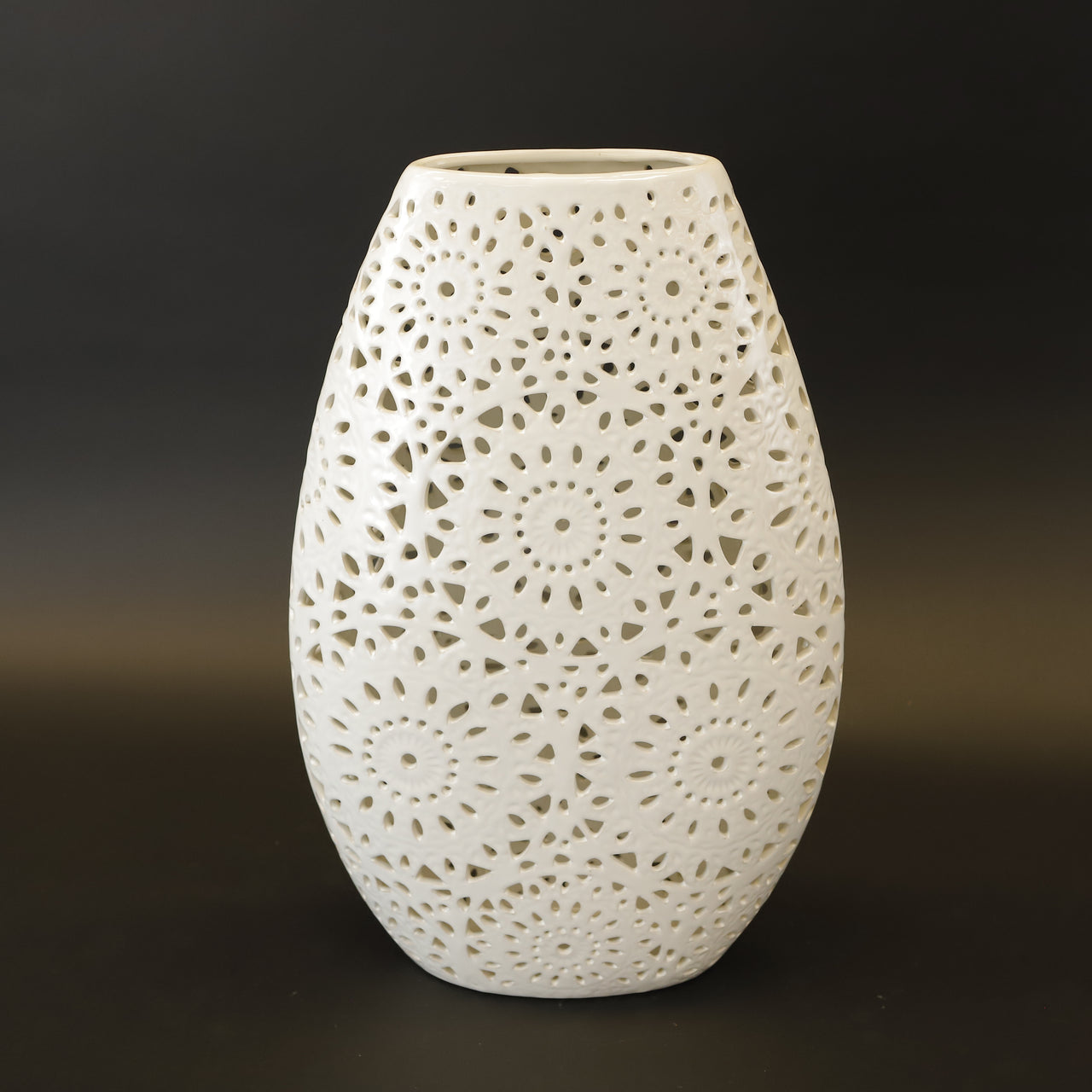 HCHD9114 - Lacey White Oval Vase