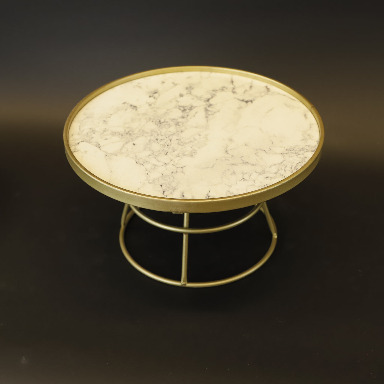 HCHD9196 - M White/Gold Plate Stand