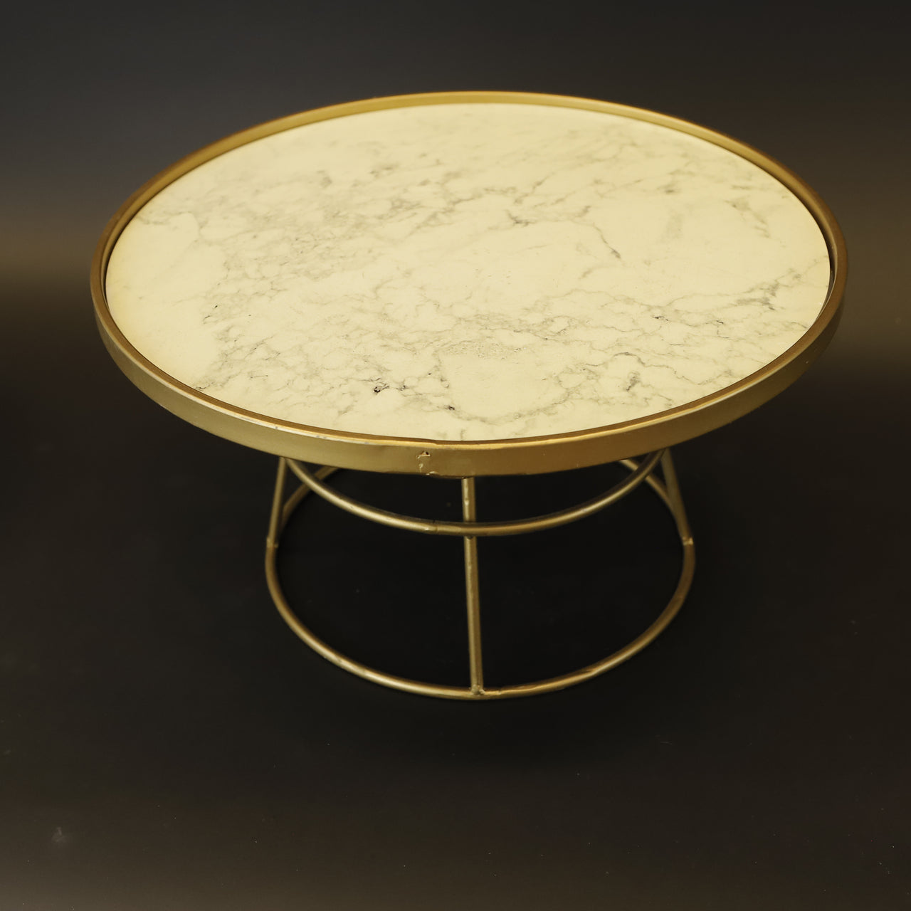 HCHD9197 - L White/Gold Plate Stand