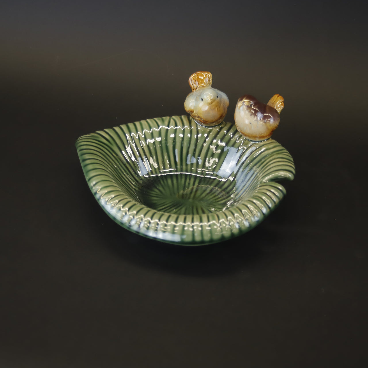 HCHD9292 - Green Ceramic Leaf Birdbath