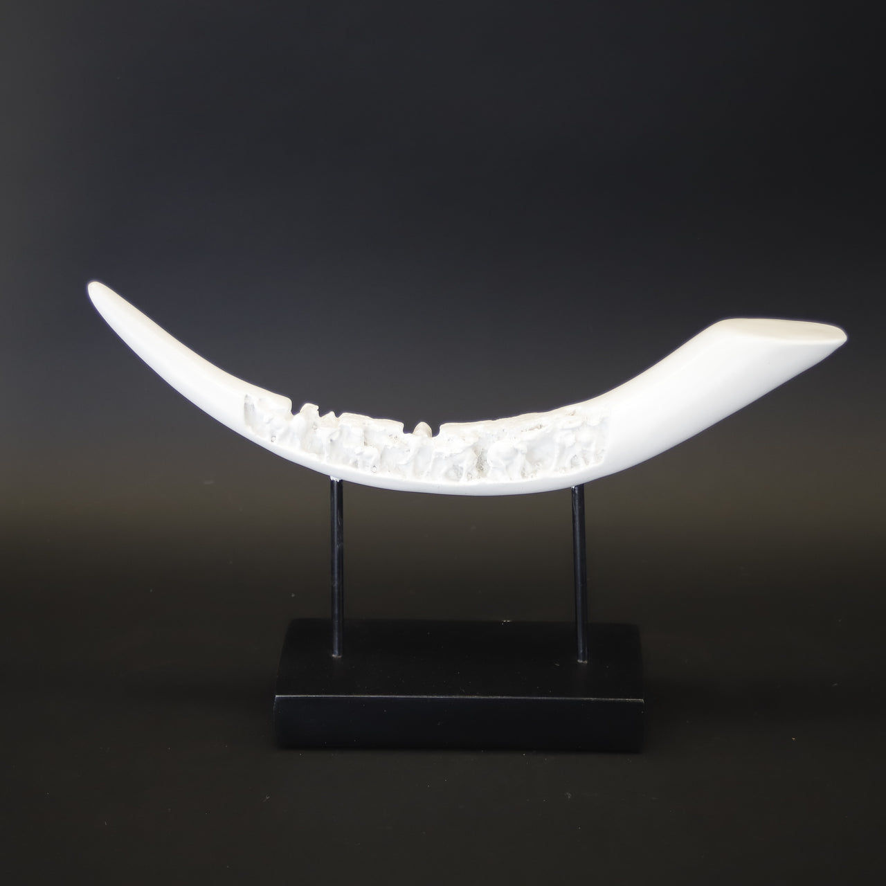 HCHD9368 - White Elephant Family on Base