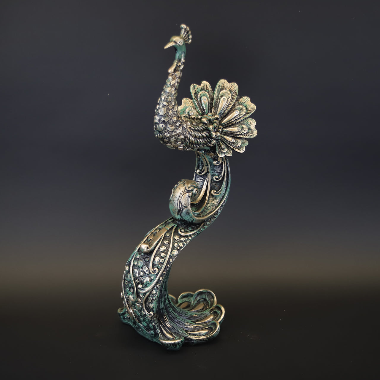 HCHD9781 - Green Peacock Facing Right